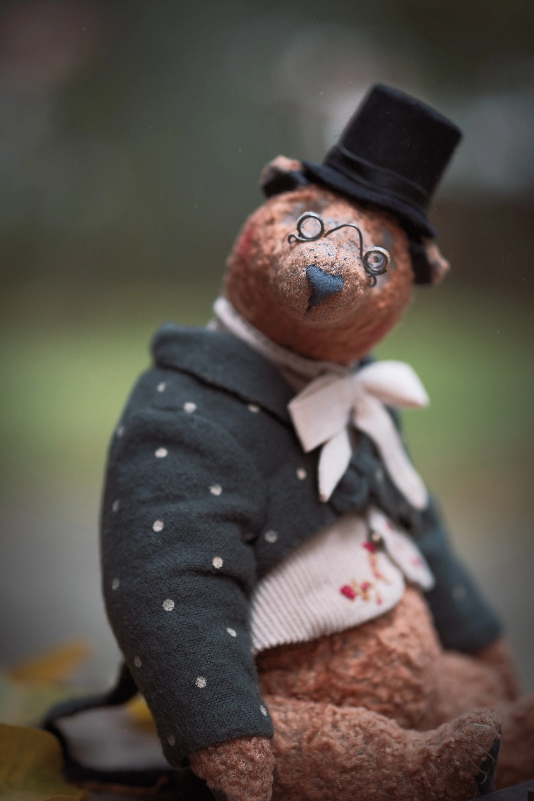 🎩 Checkers Bear 