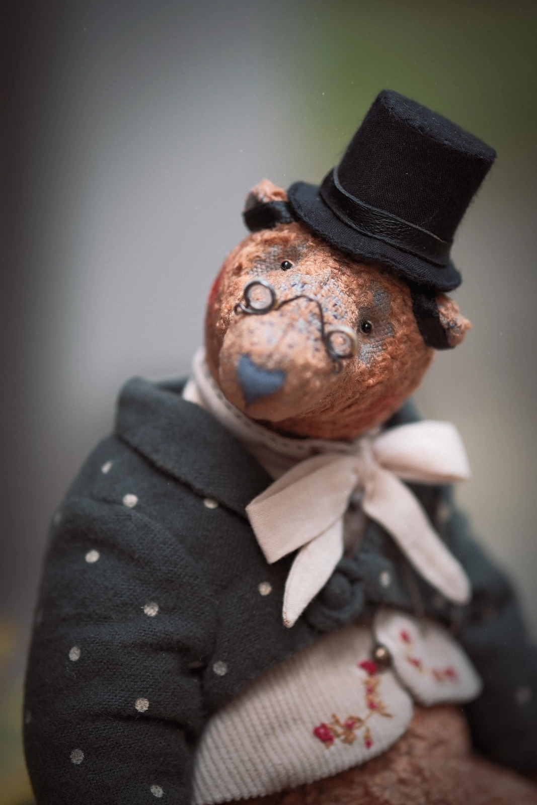 🎩 Checkers Bear 